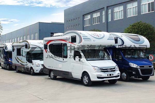 依维柯C型房车